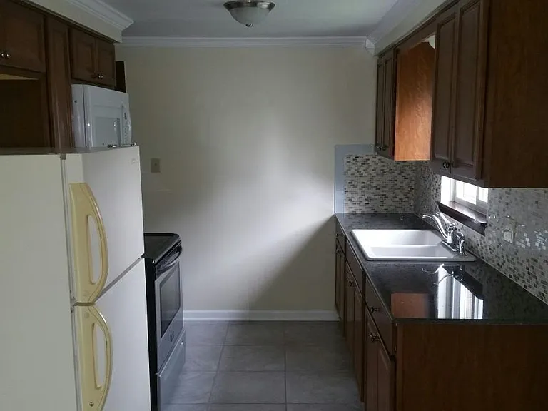 200 Mead St #2 — Photo 8