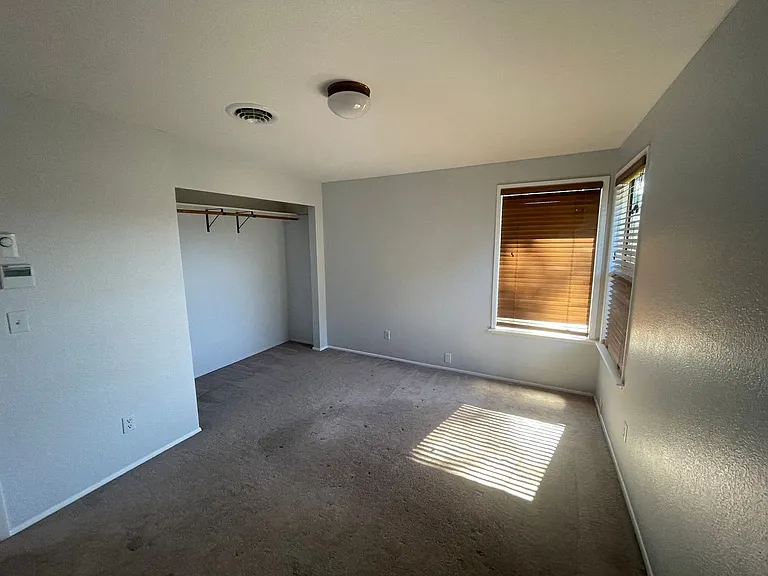 2061 NE 9th Ave — Photo 14