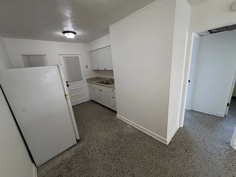2109 S Mills Ave — Photo 5