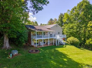 438 Golf Estates Rd, Franklin, NC 28734