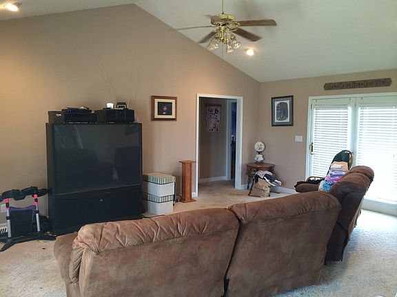 3rd image of 315 Logan Ln