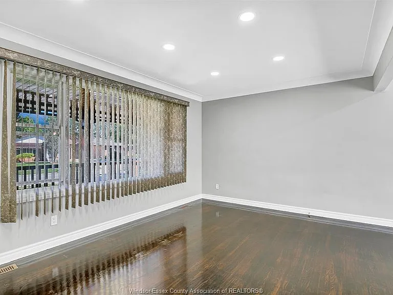 3964 Whitney Ave — Photo 9