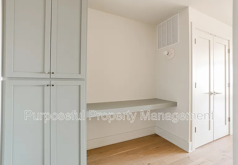 934 Hangar Dr #6 — Photo 5