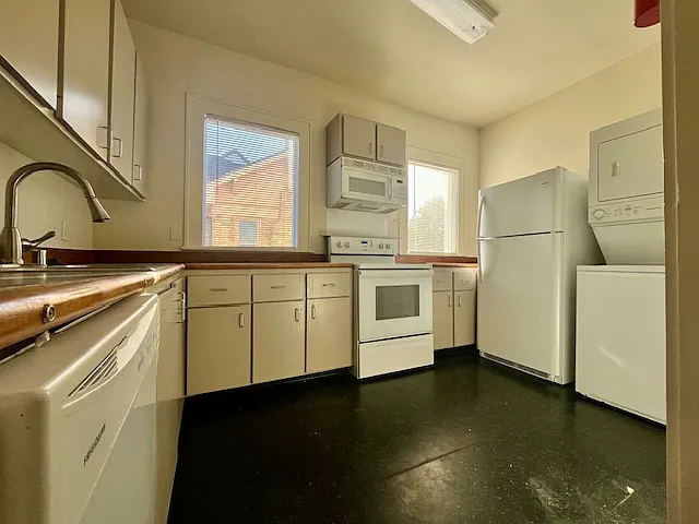 1656 Harold St — Photo 9