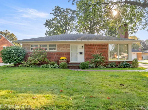 1757 N Trenton Dr, Trenton, MI 48183