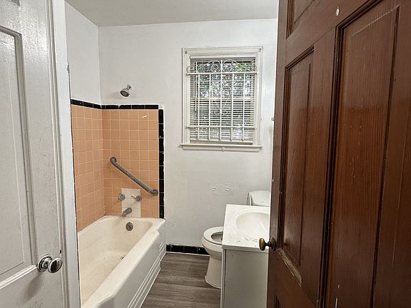 5th image of 1124 Glencarin St