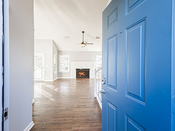4th image of 302 Park Glen Dr