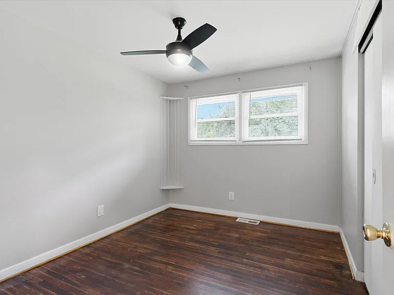 6330 Airlie Rd — Photo 14