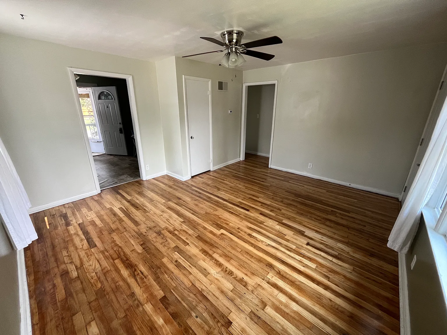 2 bed, 672 sqft, $1,300 — Photo 4