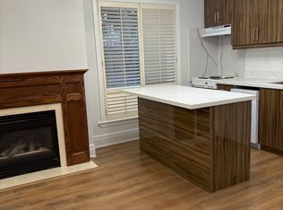 21 Drury Ln #9, Toronto, ON M9P 1P8
