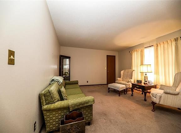 5th image of 103 Catalpa Dr