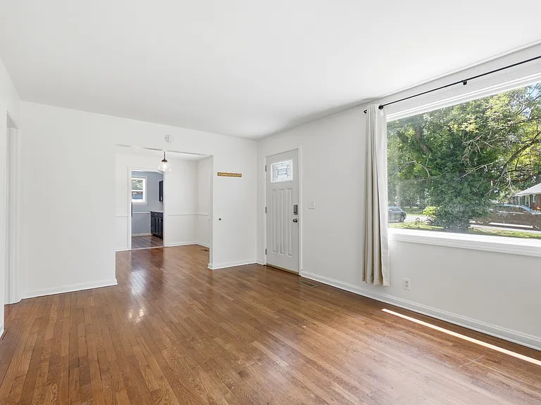 240 Ridgeway Dr — Photo 7