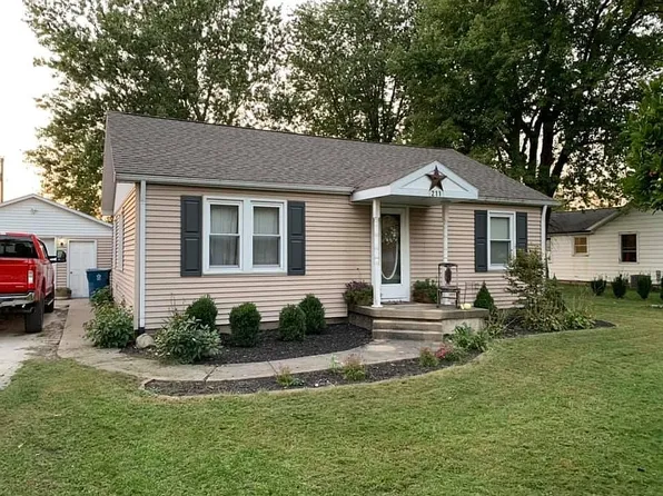 211 S Oppyville Rd, Watseka, IL 60970