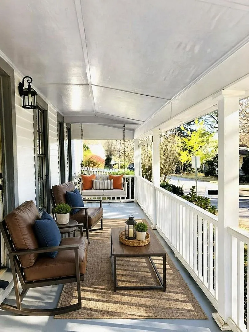 Beautifully renovated turn of the century historic home located two blocks from Madison Square — Photo 1