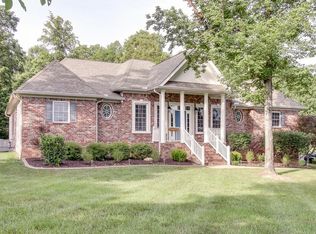 1002 Hallcrest Dr, Burns, TN 37029