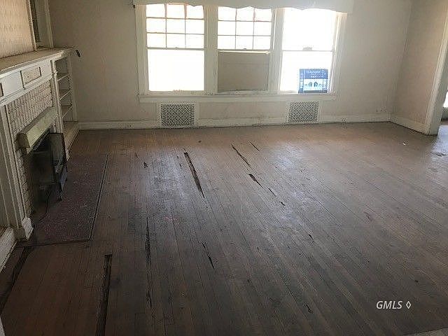 2nd image of 524 N Velasco Ave