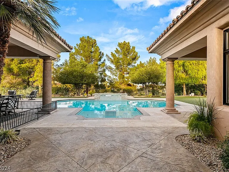 18 Castle Oaks Ct — Photo 23