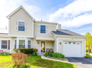 2 Sandhurst Rd, Mundelein, IL 60060