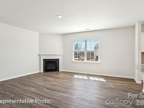 3rd image of 1611 Secrest Commons Dr