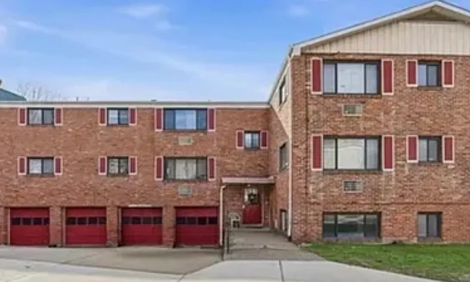 579 Dawson Ave #B2
