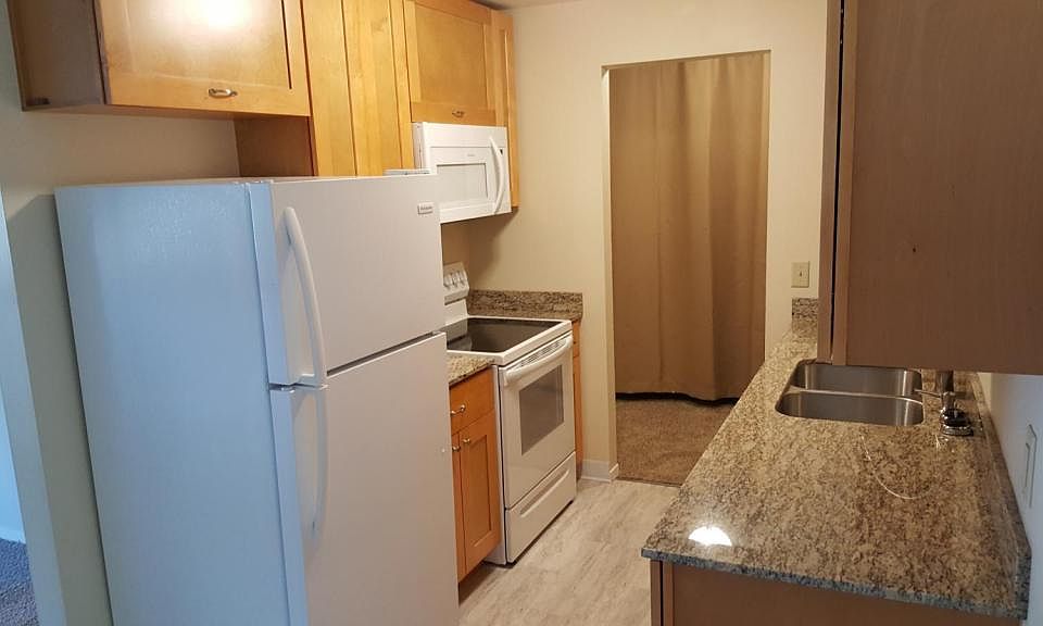 1st image of 1619 73rd Ave NE APT 204