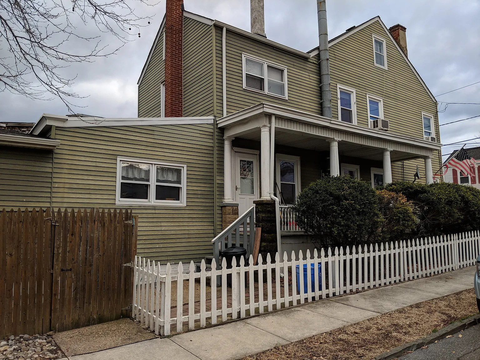 3 bed, 1000 sqft, $2,100 — Photo 1