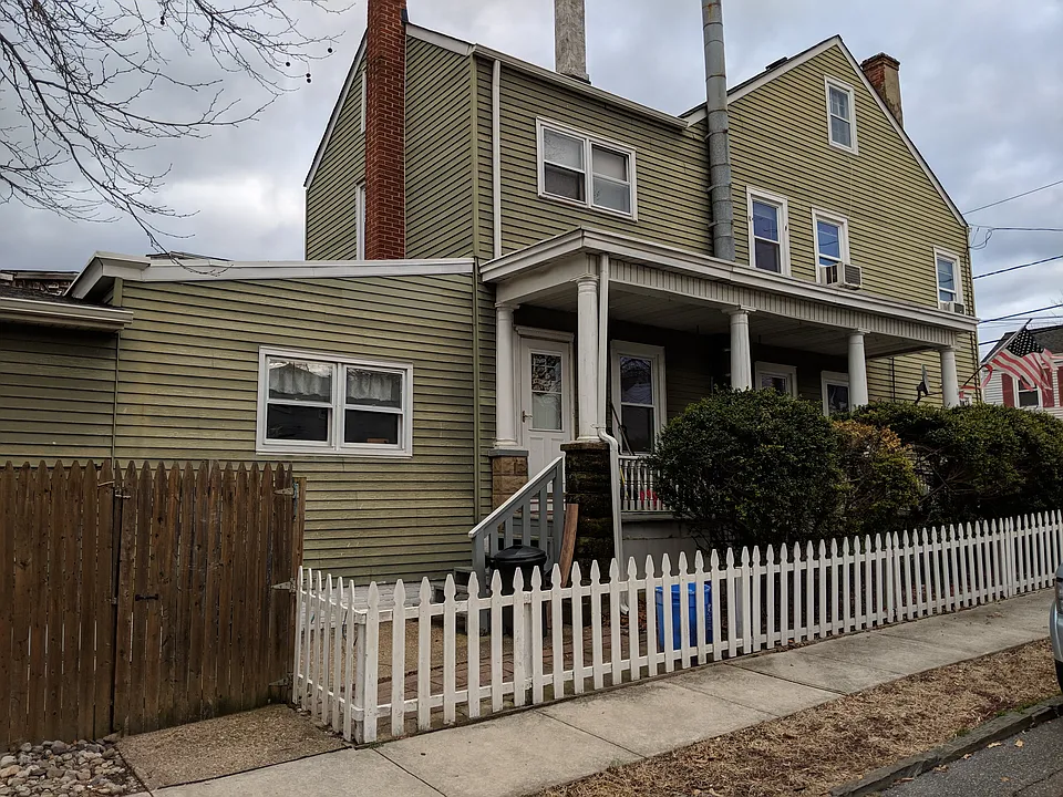 33 Mary St #1