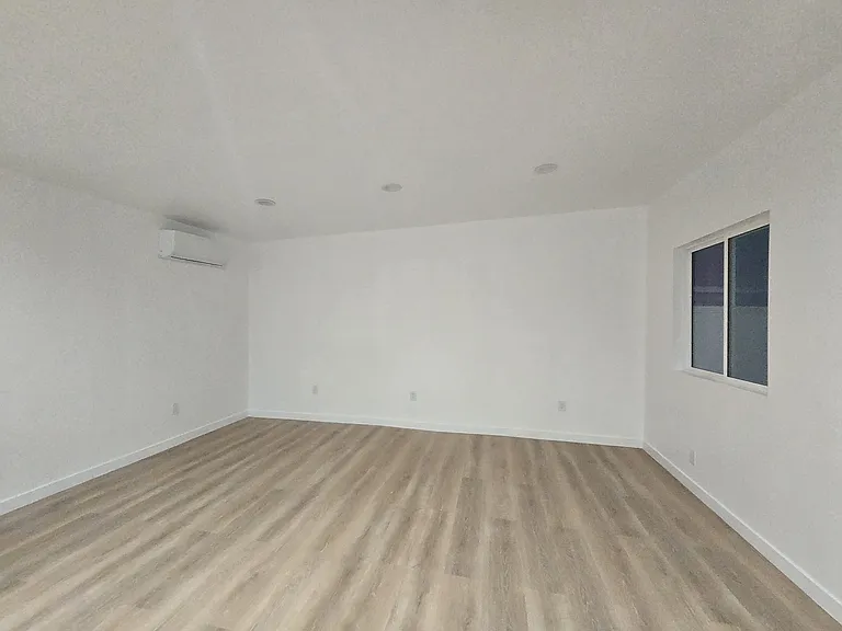 3230 Cerritos Ave #1/2 — Photo 6