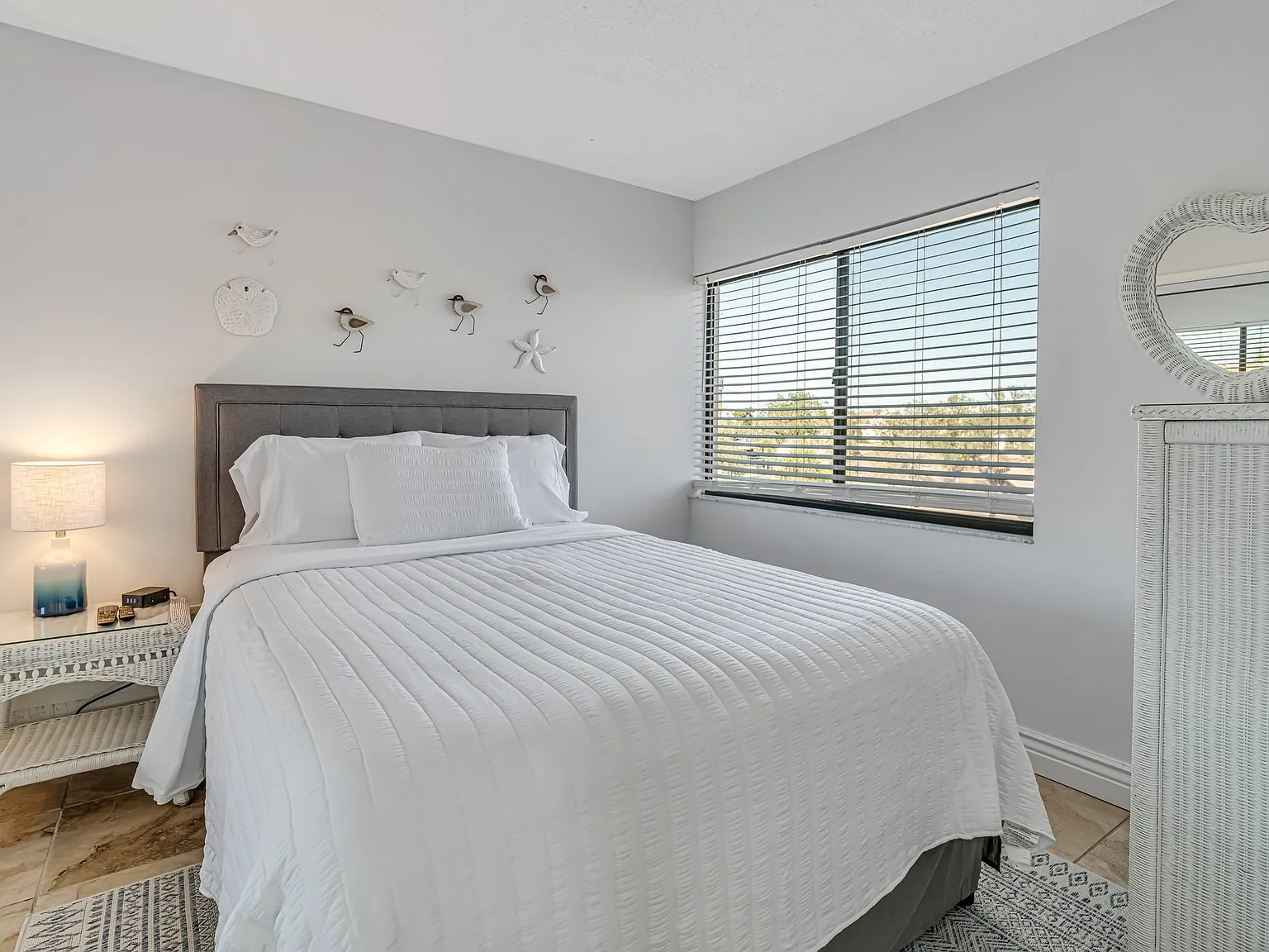 2 bed, 1.5 bath, 1010 sqft, $9,000 — Photo 4