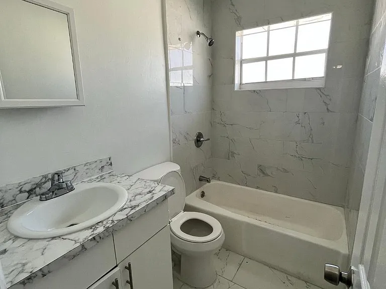 7511 Venetian St #4 — Photo 12
