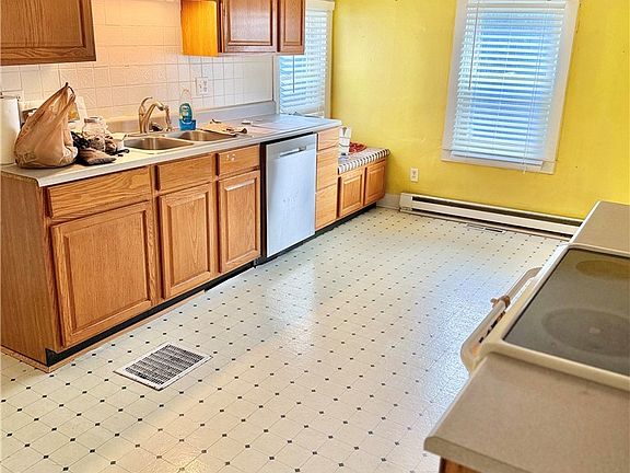 3rd image of 101 N Main St