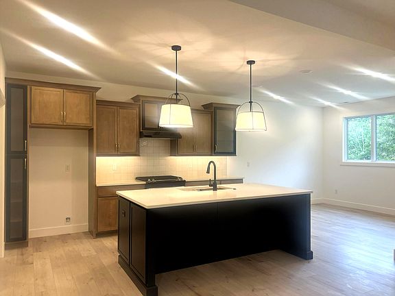 3rd image of 4117 Umbria Ct