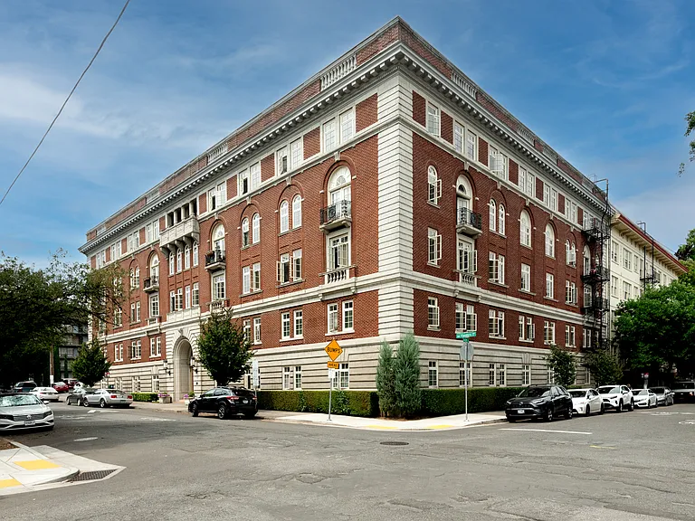 2015 NW Flanders St #408 — Photo 29