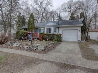 422 E Race St, Leslie, MI