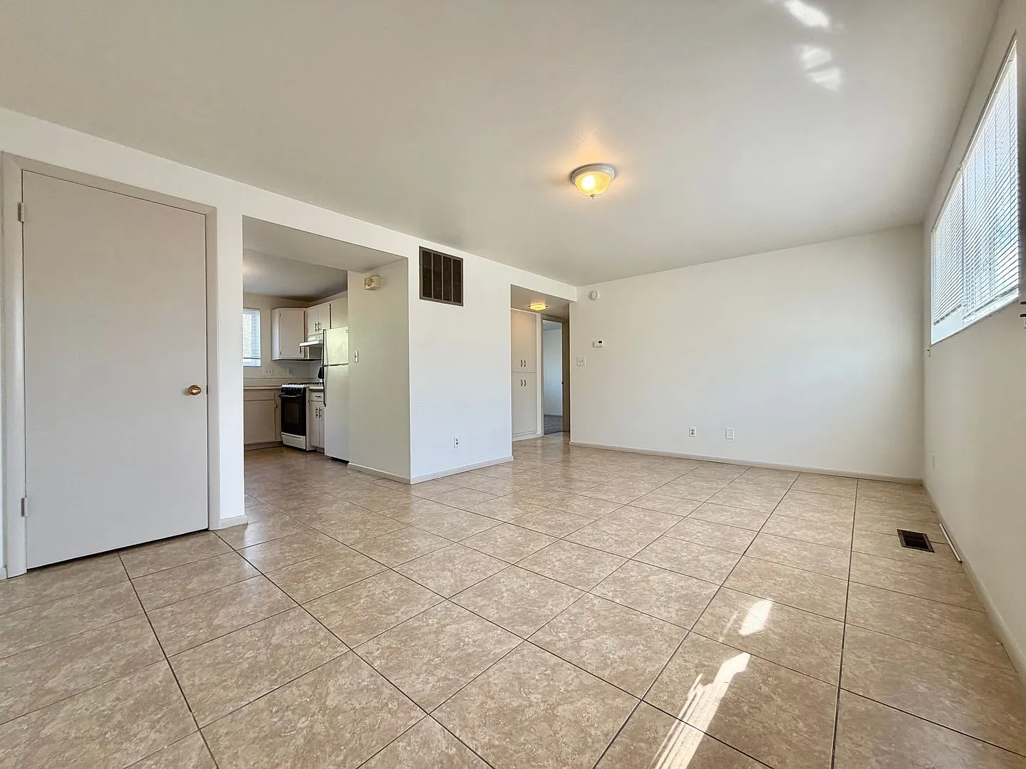 522-528 N 200 E — Photo 3