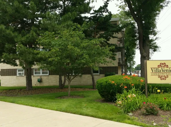 301 E Plainfield Rd #16-4, La Grange, IL 60525