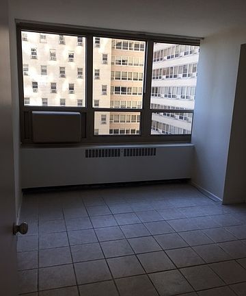 5th image of 3950 N Lake Shore Dr APT 706