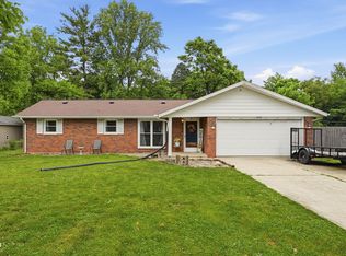 7000 W Edgewood Dr, Yorktown, IN 47396