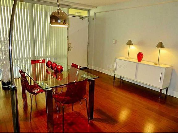 4th image of 151 E Washington St Unit 319
