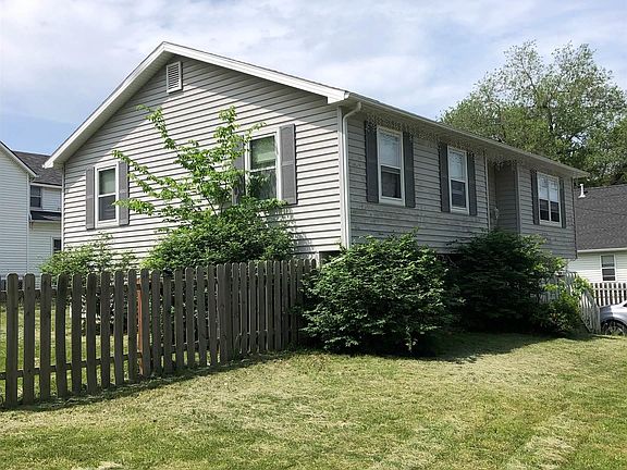 2nd image of 704 E 7th St