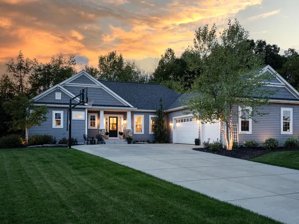 W229N4341 Baker COURT, Pewaukee, WI 53072
