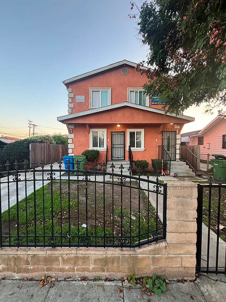 4 bed, 1275 sqft, $3,650 — Photo 1