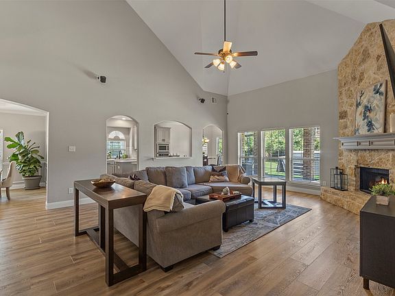 5th image of 13909 Sparrow Hill Dr