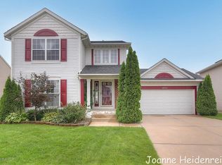 4600 Country Hill Dr SE, Kentwood, MI 49512