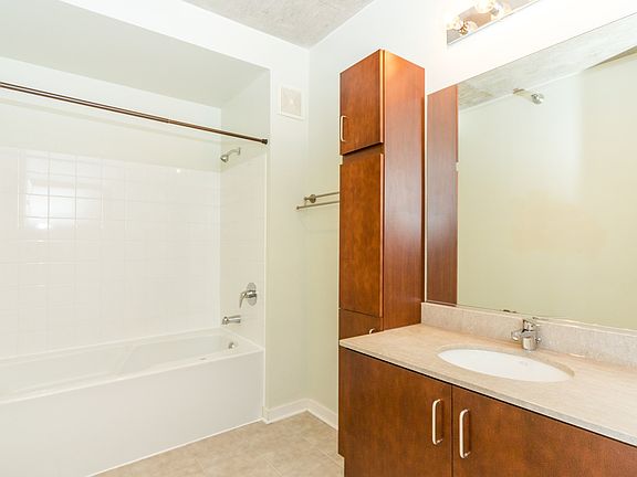 5th image of 611 S Wells St #1209