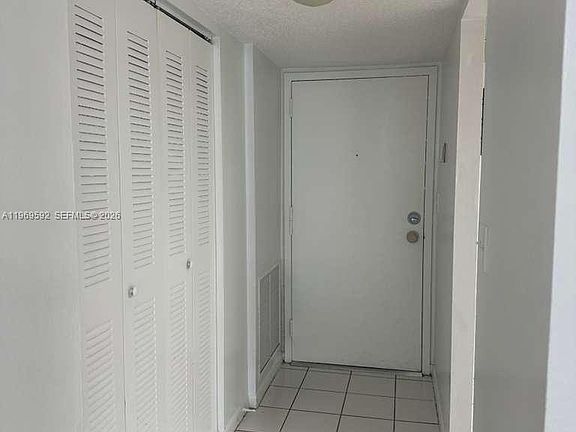 5th image of 500 Executive Center Dr APT 1C