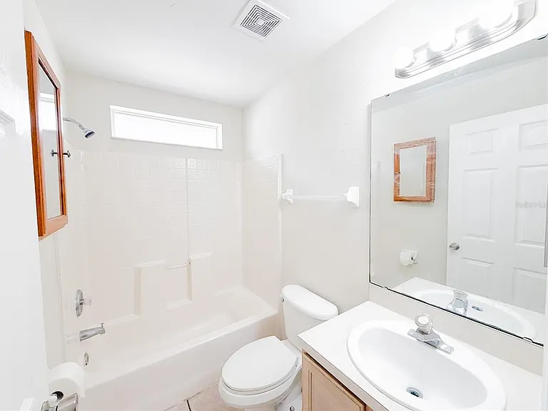 2420 Saint Augustine Blvd — Photo 20