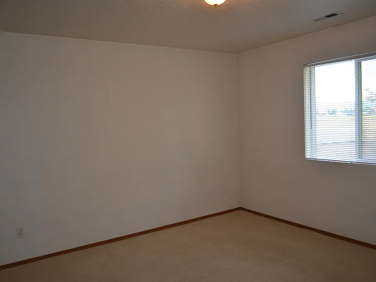 2563 E Knapp Dr — Photo 7