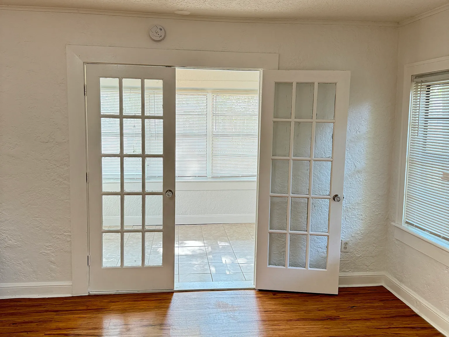 3 bed, 1072 sqft, $1,700 — Photo 4