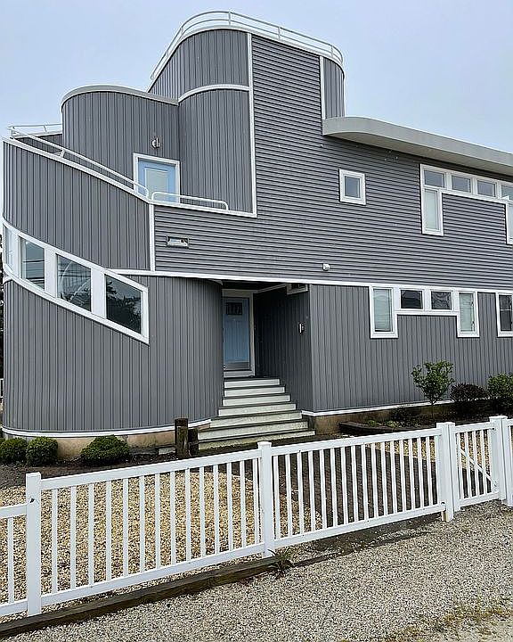 2nd image of 1124 Long Beach Blvd #A